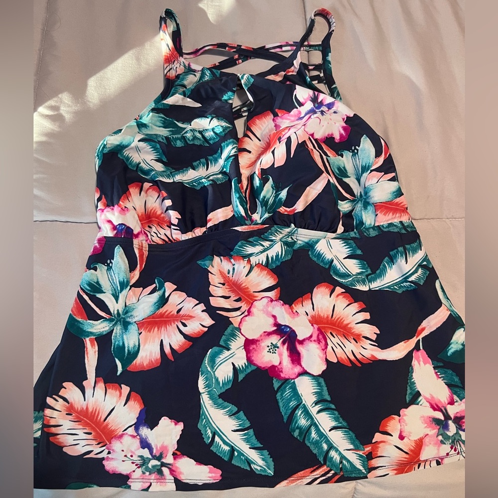 Women’s XL swim top